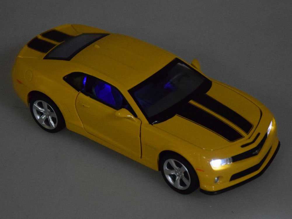 „Chevrolet Camaro SS“ automobilis, geltonas