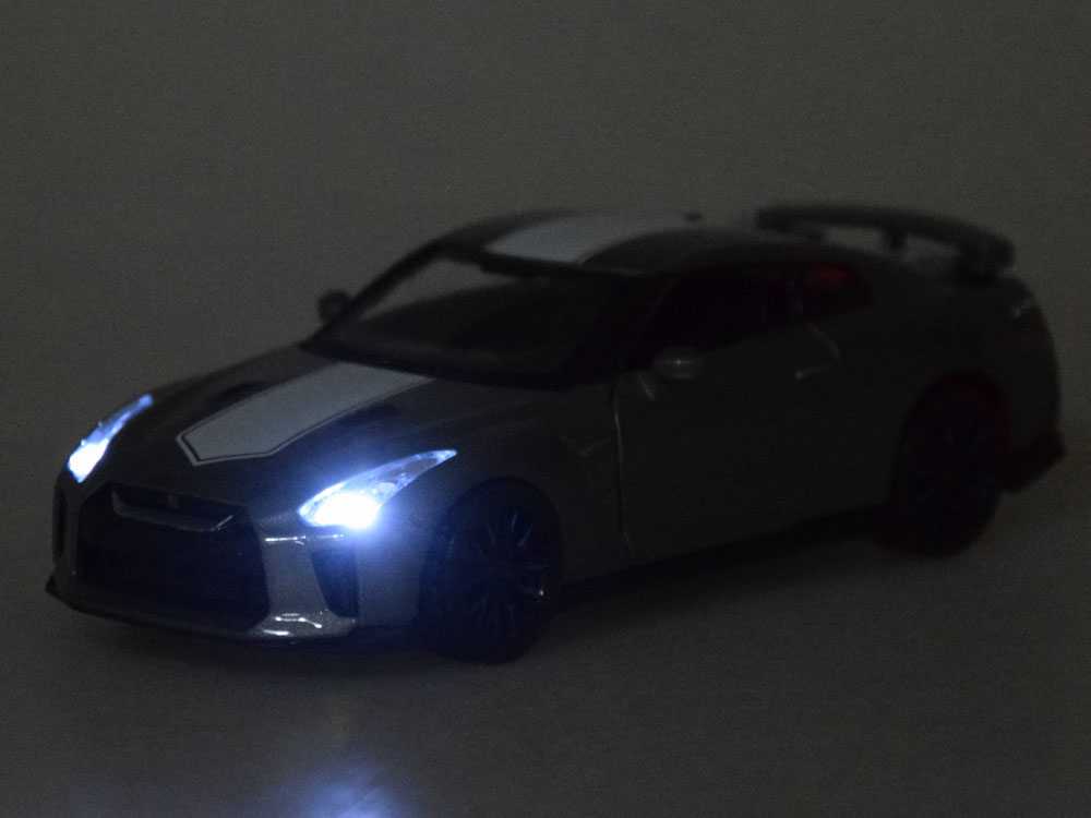 Metalinis automobilis -  Nissan GT-R