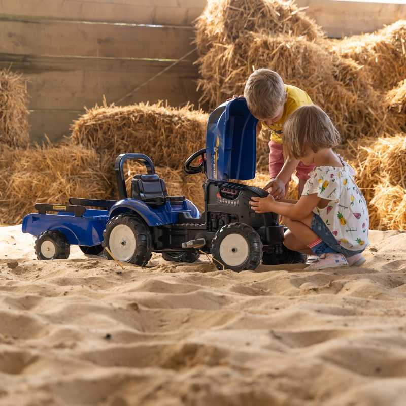 Falk pedalinis traktorius su priekaba New Holland 