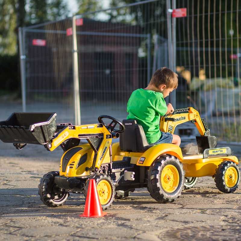 Didelis minamas traktorius su priekaba ir kastuvu - Falk Kubota, geltonas