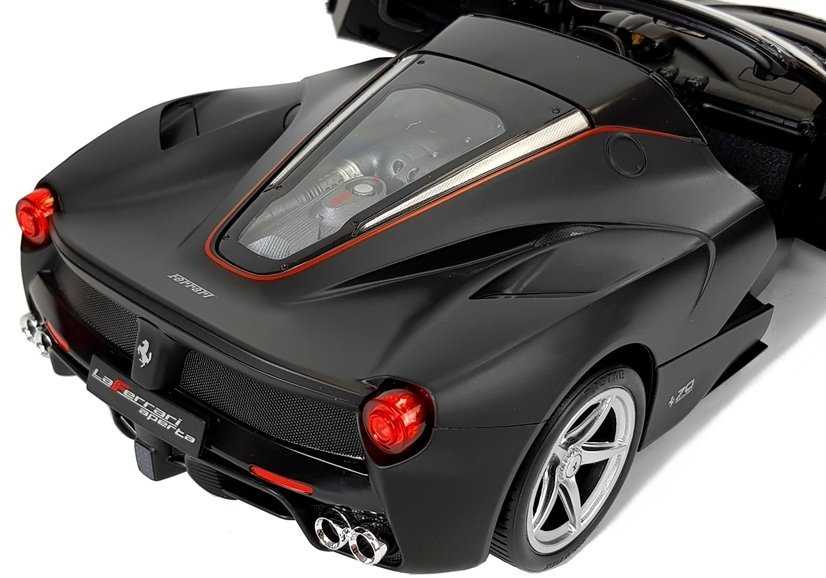 R/C Ferrari Aperta Rastar 1:14 nuotolinio valdymo pulteliu valdomas automobilis, juodos spalvos.