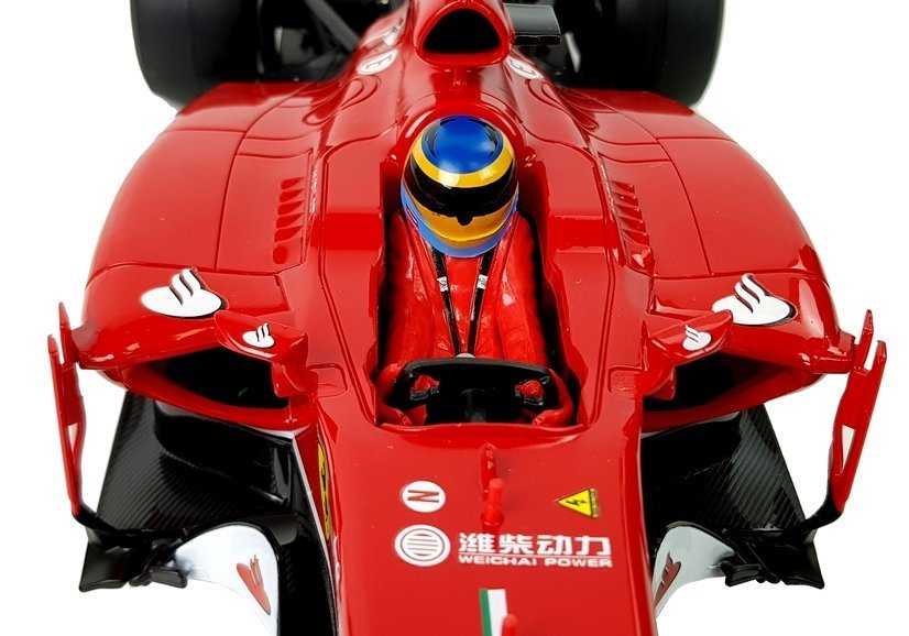 Nuotoliniu būdu valdomas sportinis automobilis Ferrari F138, raudonas