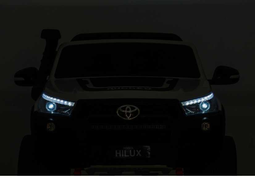 Dvivietis elektromobilis Toyota Hilux , juodas